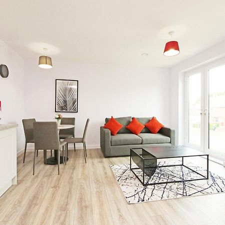 Apartment 46 Luna With Free Parking York Bagian luar foto