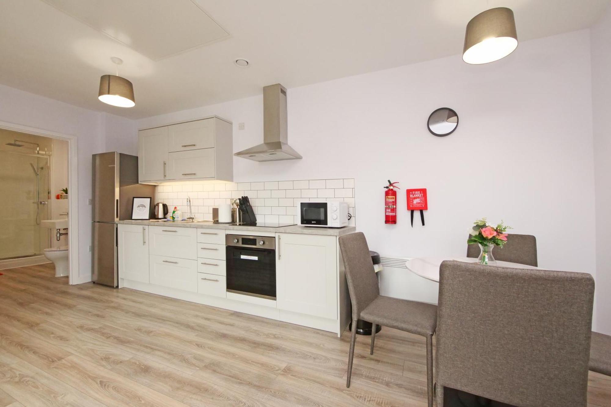 Apartment 46 Luna With Free Parking York Bagian luar foto