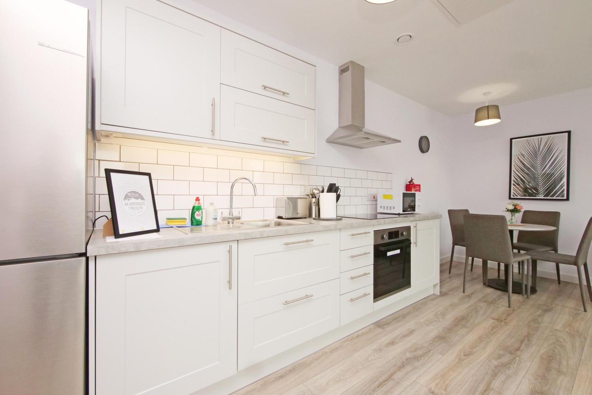 Apartment 46 Luna With Free Parking York Bagian luar foto